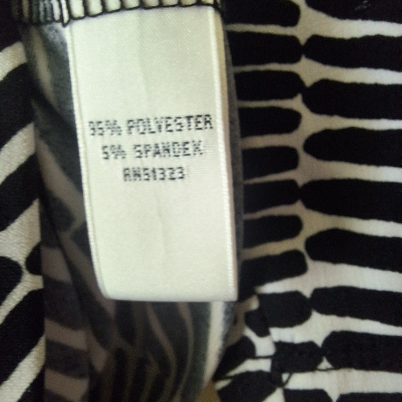 Chaus Soft Stretchy Top 3/4 Sleeves Black White Deep V-neck Print Shirt FLIRT💋 - Picture 5 of 6